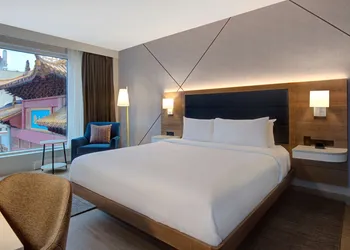 Hampton Inn by Hilton Montreal Downtown hotel thumbnail 6