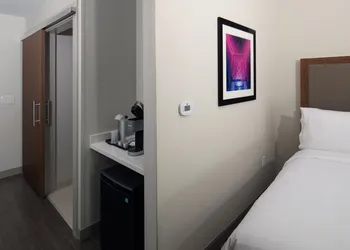 Holiday Inn Express and Suites Little Rock Downtown by IHG hotel thumbnail 7