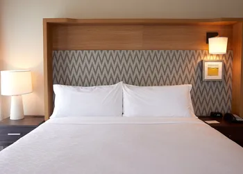 Holiday Inn Louisville Downtown by IHG hotel thumbnail 5