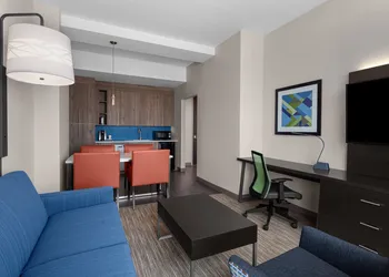 Holiday Inn Express & Suites Woodside LaGuardia Airport by IHG hotel thumbnail 8