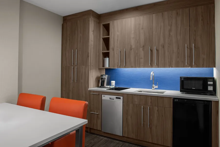 Holiday Inn Express & Suites Woodside LaGuardia Airport by IHG hotel detail image 6