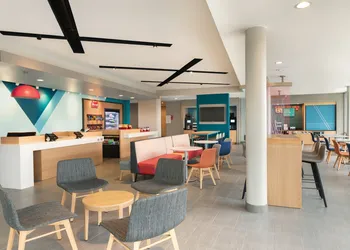 avid hotel Salem by IHG hotel thumbnail 3