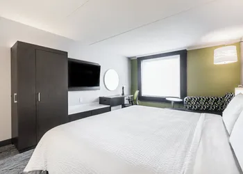 Holiday Inn Express & Suites Toronto Airport South by IHG hotel thumbnail 2