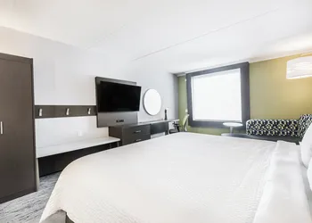Holiday Inn Express & Suites Toronto Airport South by IHG hotel thumbnail 3