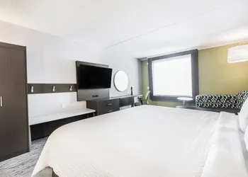 Holiday Inn Express & Suites Toronto Airport South by IHG hotel thumbnail 3