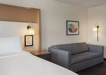 Holiday Inn & Suites Detroit - Troy by IHG hotel thumbnail 6