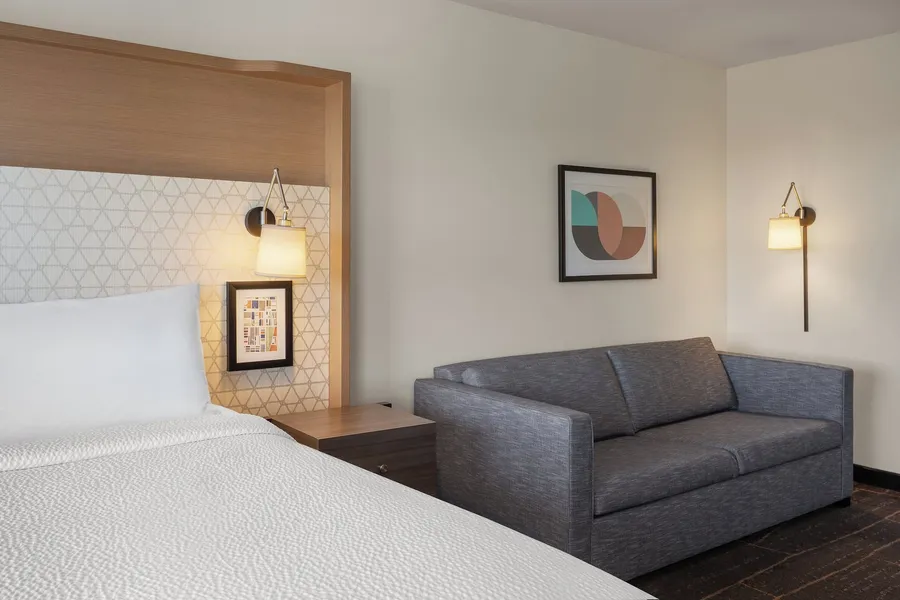 Holiday Inn & Suites Detroit - Troy by IHG hotel detail image 6