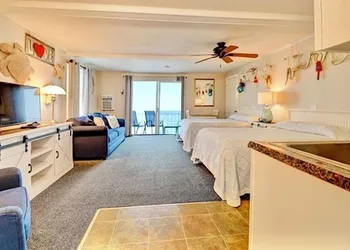 Captain's Bounty On The Beach hotel thumbnail 2