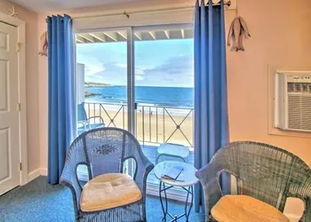 Captain's Bounty On The Beach hotel thumbnail 4