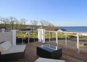 Captain's Bounty On The Beach hotel thumbnail 5