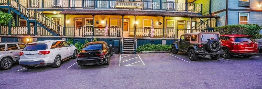 Hotel photo 1 of 14