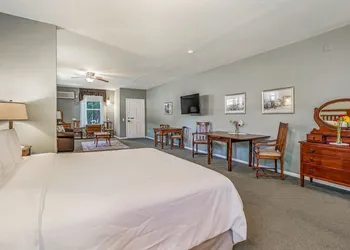 Julian Lodge hotel thumbnail 6