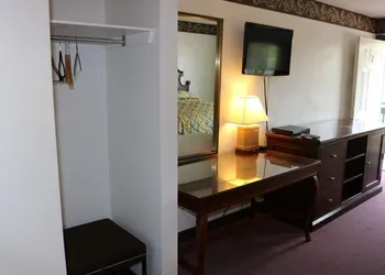 Fenelon Inn hotel thumbnail 7