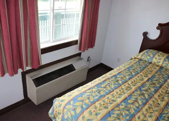 Fenelon Inn hotel thumbnail 8