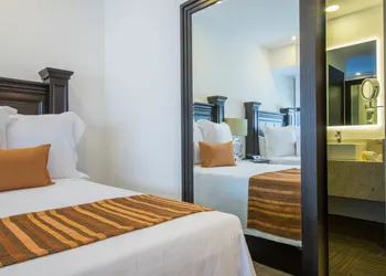 Hotel Plaza Stadium hotel thumbnail 8