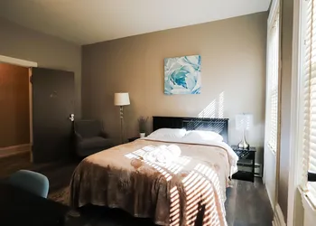 Midtown Suites hotel thumbnail 3