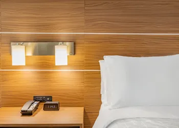 Holiday Inn Express & Suites Lincoln Downtown by IHG hotel thumbnail 6