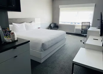 Quality Inn & Suites hotel thumbnail 8