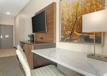 Best Western Plus Isanti hotel thumbnail 8