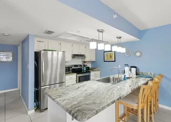 Fifty Gulfside Condominiums hotel thumbnail 4