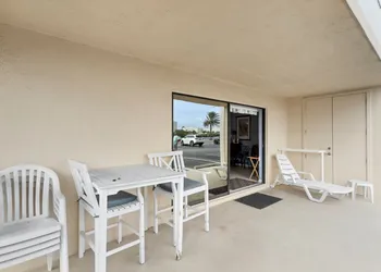 Fifty Gulfside Condominiums hotel thumbnail 7