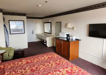 Bayview Inn hotel thumbnail 5