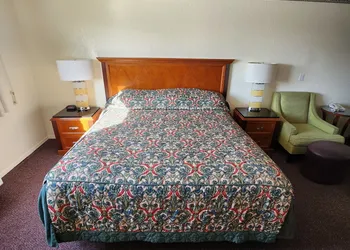 Bayview Inn hotel thumbnail 6