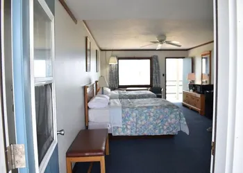 Blue Heron Motel hotel thumbnail 6