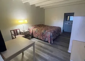 Relax Inn hotel thumbnail 2