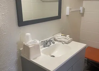 Relax Inn hotel thumbnail 5