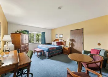 Iron Ridge Inn Motel hotel thumbnail 7