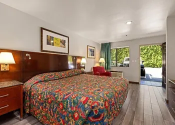 Paradise Lodge - Canoga Park hotel thumbnail 5