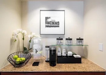 Villa Graziadio Executive Center at Pepperdine University hotel thumbnail 4