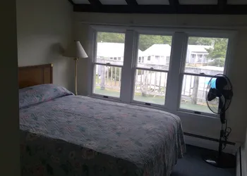 Village Green Motel hotel thumbnail 2
