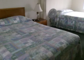 Village Green Motel hotel thumbnail 4