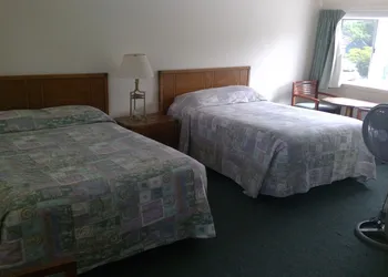 Village Green Motel hotel thumbnail 6