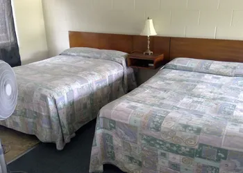 Village Green Motel hotel thumbnail 7