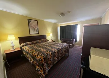 Pioneer INN hotel thumbnail 3