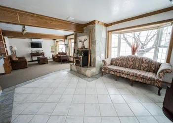 Clover Creek Inn hotel thumbnail 4