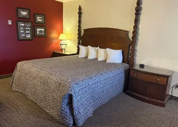 Clover Creek Inn hotel thumbnail 8