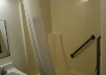 Whitewood Inn hotel thumbnail 3
