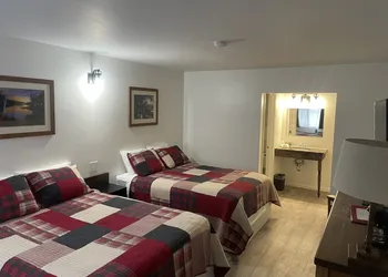 Trails Inn Quadna Mountain Motel & RV hotel thumbnail 4