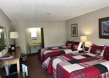 Trails Inn Quadna Mountain Motel & RV hotel thumbnail 8