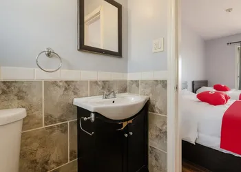 Hotel Beaverton ON - Lake Simcoe hotel thumbnail 8