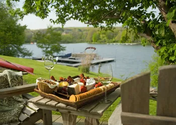 Lake Pointe Inn hotel thumbnail 2