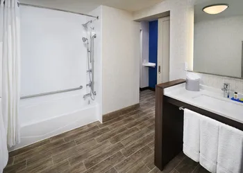 Holiday Inn Express Sarnia - Point Edward by IHG hotel thumbnail 6