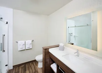 Holiday Inn Express Sarnia - Point Edward by IHG hotel thumbnail 7