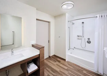 Holiday Inn Express Sarnia - Point Edward by IHG hotel thumbnail 8
