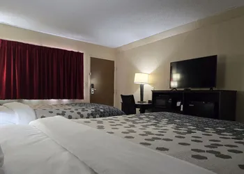 Econo Lodge Inn & Suites Mason City - Clear Lake hotel thumbnail 4