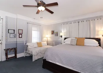 Loganberry Inn hotel thumbnail 4